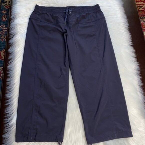 Lululemon Navy Mid Rise Cropped Pants - Picture 1 of 9
